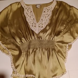 NWOT Fun & Flirty shimmery blouse